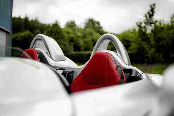 连个车顶都没有车价却一直疯涨？奔驰McLaren SLR Stirling Moss