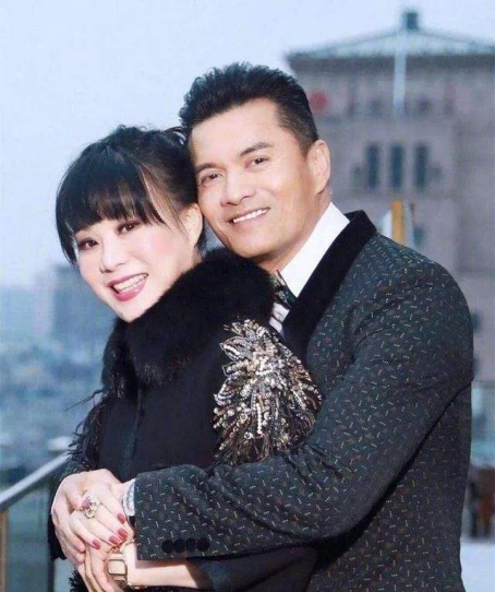 娶富婆的男星现状：有人丁克25年，有人结婚31年不敢喊老婆