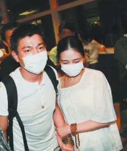 娶富婆的男星现状：有人丁克25年，有人结婚31年不敢喊老婆