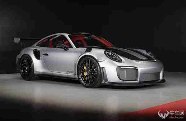 有钱人的快乐400万玩改装 945匹保时捷911GT2RS