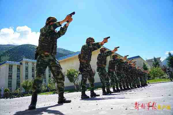 超越自我淬火成钢，多图直击武警新兵训练