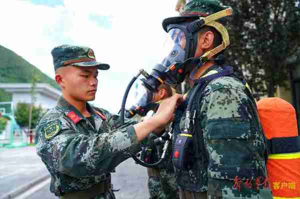 超越自我淬火成钢，多图直击武警新兵训练