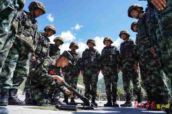 超越自我淬火成钢，多图直击武警新兵训练