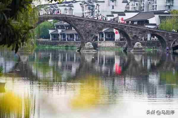 杭州周边超值得去的3座古镇,景美人少美食还很地道,11月就去旅行