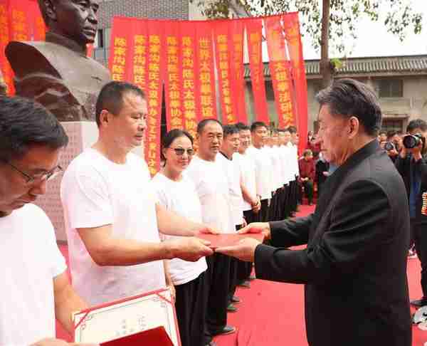 一代太极宗师陈发科铜像落成仪式在太极拳发源地陈家沟举行