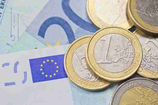 20年来首次！欧元兑美元跌破平价！对人民币汇率有何影响？