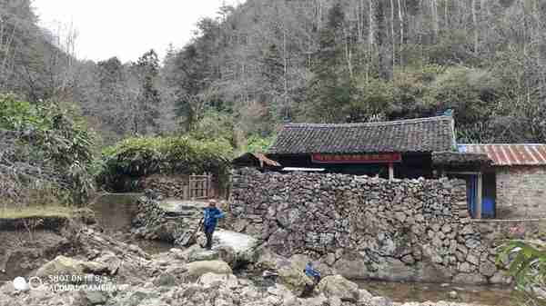 在台州黄岩与仙居交界的宁溪凉山扛车穿越到茶园村和五部半山