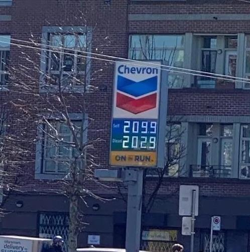 汇率即将跌破4.9！大温油价破2只是开始！最便宜的加油站在哪儿？
