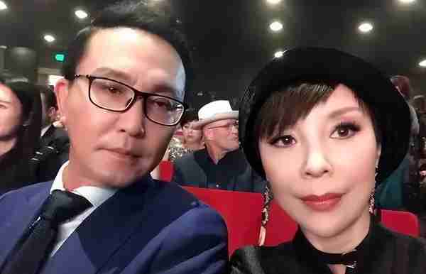 演员吴刚：娶初恋女友岳秀清，结婚31年无绯闻，儿子是他的骄傲