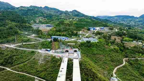 贵州高速“第一长隧”建设：争分夺秒 创新攻坚